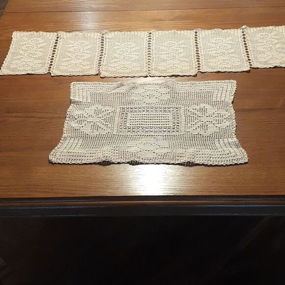 2 pc bundle vintage ecru hand crocheted doilies - Picture 1 of 8